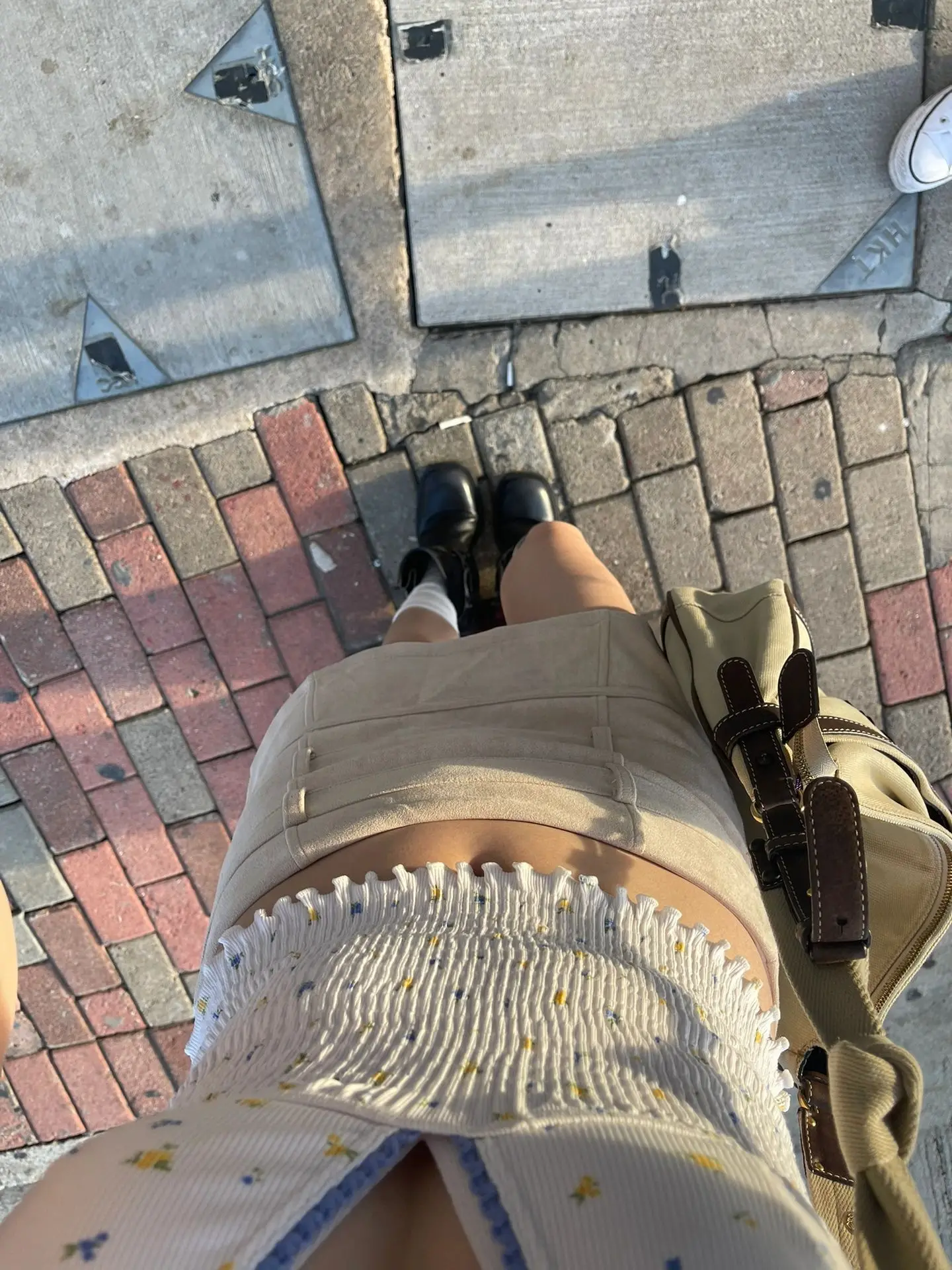 Canotta bianca in pizzo floreale V-Ne Abbigliamento da spiaggia estivo da donna Capispalla sexy piccante per ragazza Pieghettato irt ort Slim Fit