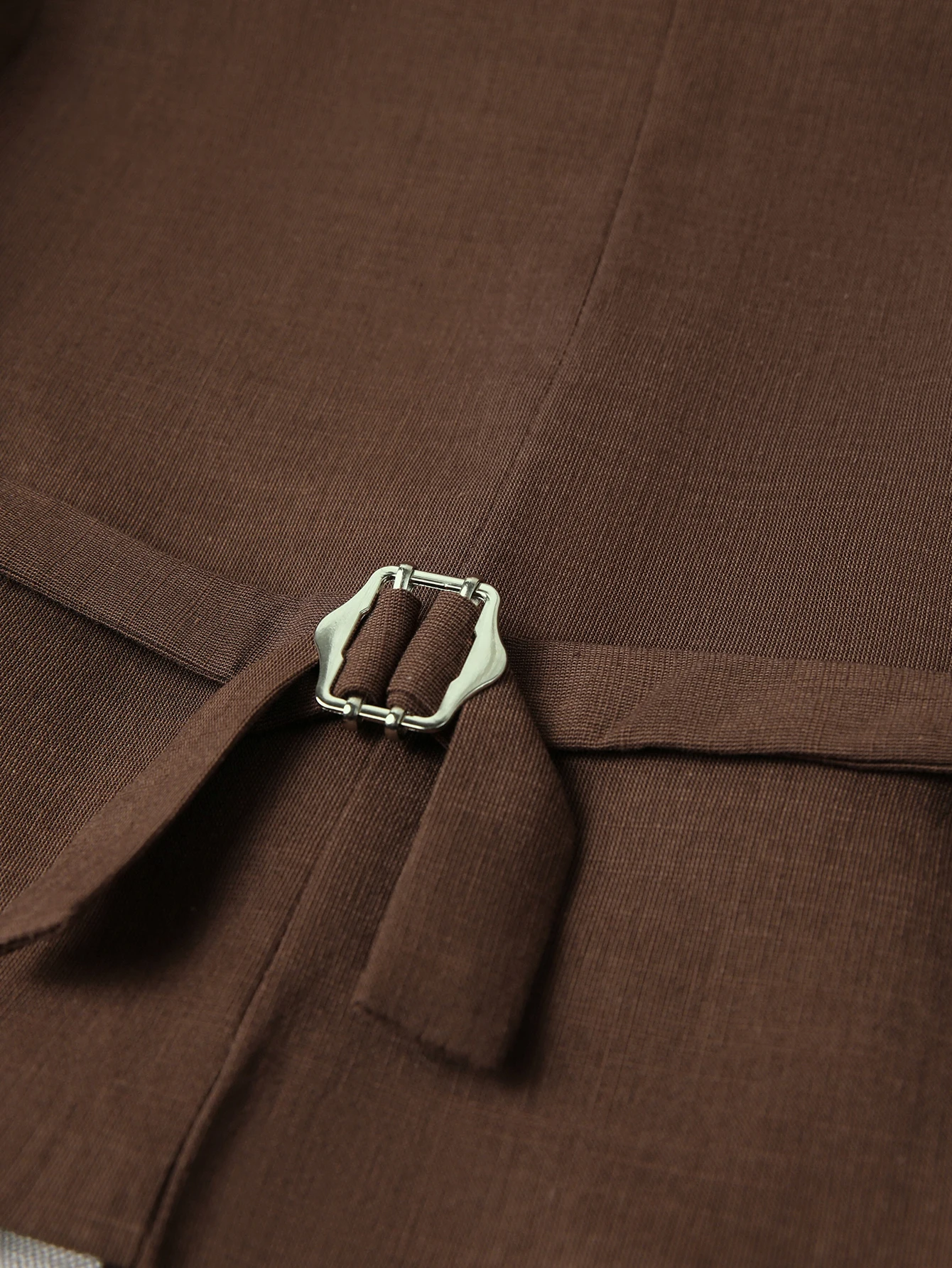 Premium-Design-Weste mit Faux-Taschen für Frühling, Sommer und Herbst, elegante, einzigartige ärmellose Weste mit verstellbarer Schnalle am Rücken, Ver – Detail 4