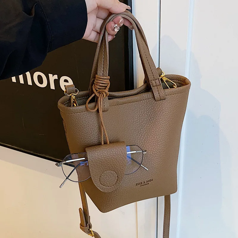 

2025 Unique Handheld Bucket Bag, Premium Texture Versatile Shoulder Bag, Bucket Design Chic