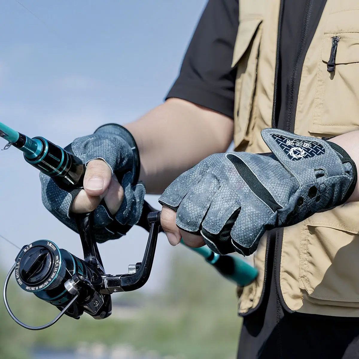 قفازات الصيد YUZHIYAUN مقاومة للثقب ومقاومة للماء. قفازات الصيد ذات الإصبع الثلاثة مضادة للقطع وغير قابلة للانزلاق.