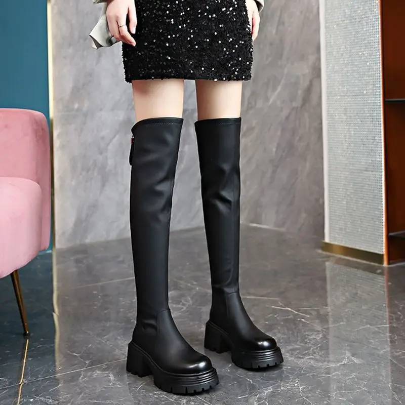 

Женские черные сапоги выше колена, 6 см, на флисовой подкладке, из мягкой кожи, на толстой платформе, с круглым носком, на молнии сзади, на массивном каблуке, осень-зима