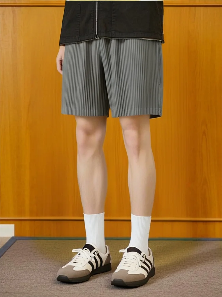 

Miyake Pleated New Shorts Men's Casual Five Quarter Pants with Hanging Feeling, Loose and Versatile Youth Spring and Summer