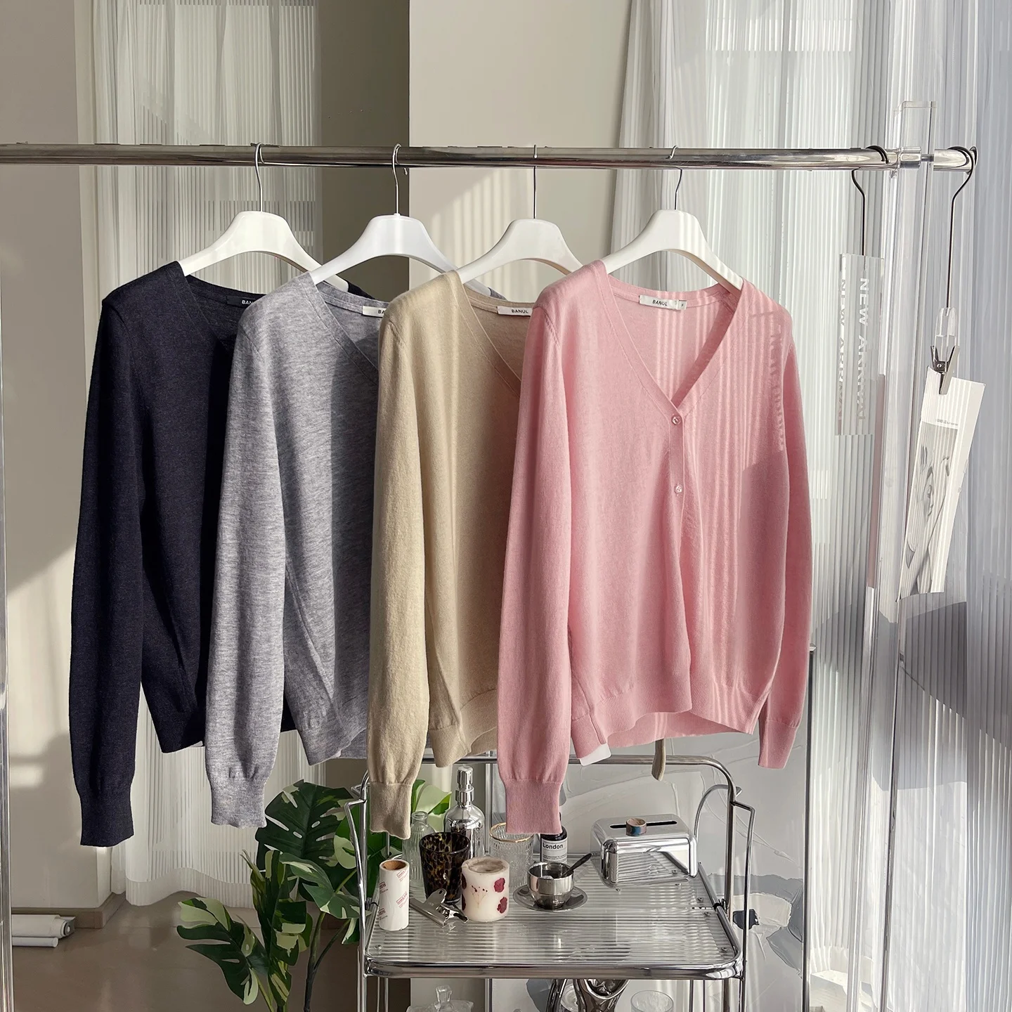 

Корейский кардиган из чистой шерсти с V-образным вырезом, свободный и стройнящий крой, вязаный, для повседневной носки, элегантный, с длинными рукавами, стандартный крой, женский.