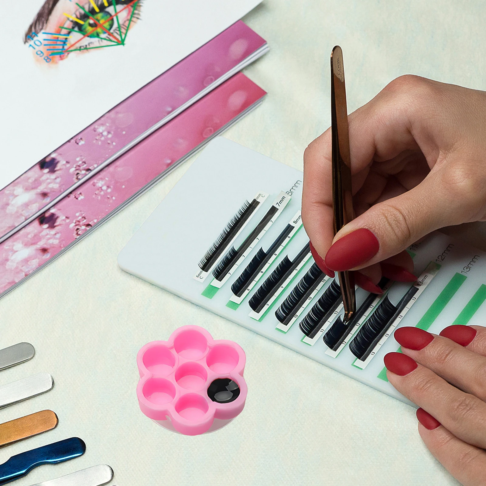 

200Pcs Glue Holder Cup Reusable Eyelash Extension Tool for Professional Home Use False Lash Adhesive Pigment Mixing Makeup