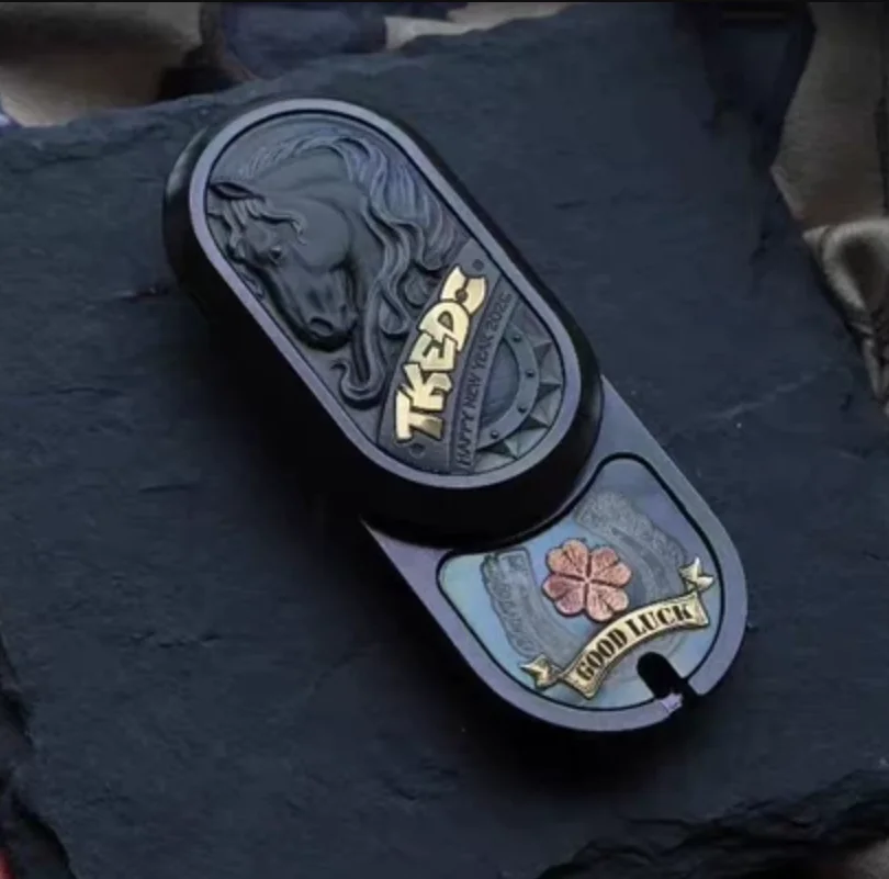 

Used EDC ACEdc Magnetic Stamp 1st Generation Zirconium Alloy Body+Brass Chicken Patch fidget slider decompression toy