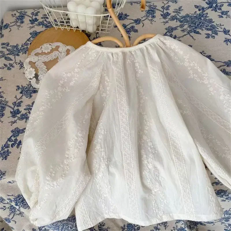 Girls Spring shirt 2024 nouvelle version coréenne princesse Wind Lace Liner Girls Baby mode brodé Doll shirt 2 3 5 7 9Y