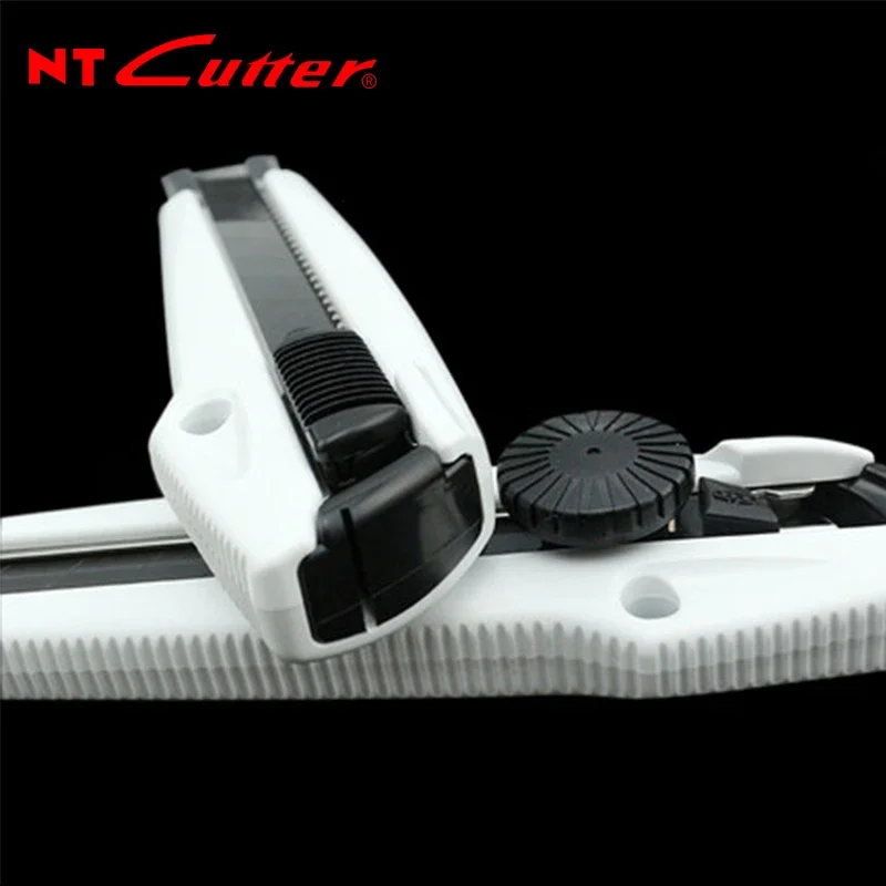 NT Cutter MNCR-L1/L1R Utility Knife with 18mm Black Blade Heavy Craft Art Knife Matching BL-12P Spare Blade Cutting Craft Tools