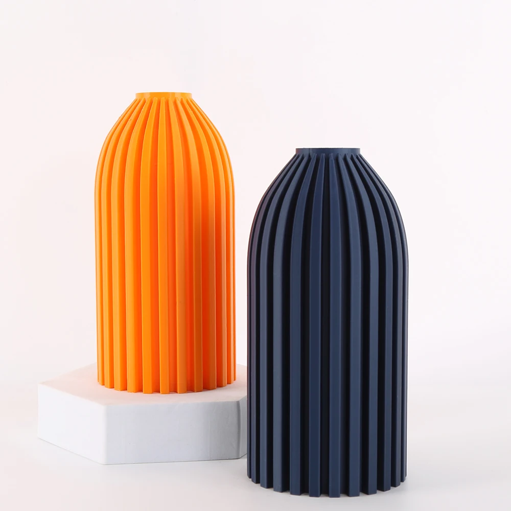 عبر الحدود موراندي - مزهريات مخططة عمودية ملونة. تتوفر ألوان متعددة، مناسبة للزهور المجففة والطازجة -