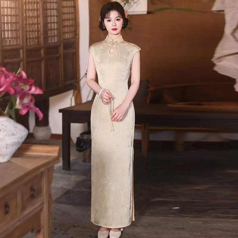 

Новое китайское платье-ципао с коротким рукавом и вырезом на шее, улучшенный фасон, летнее, для молодых женщин, 2026