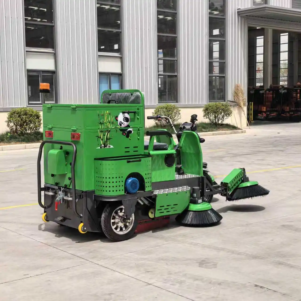 Three Wheel Ride On Electric Road Sweeper Vacuum Water Spraying Commercial Cleaner for Factory Community Parking Lot
