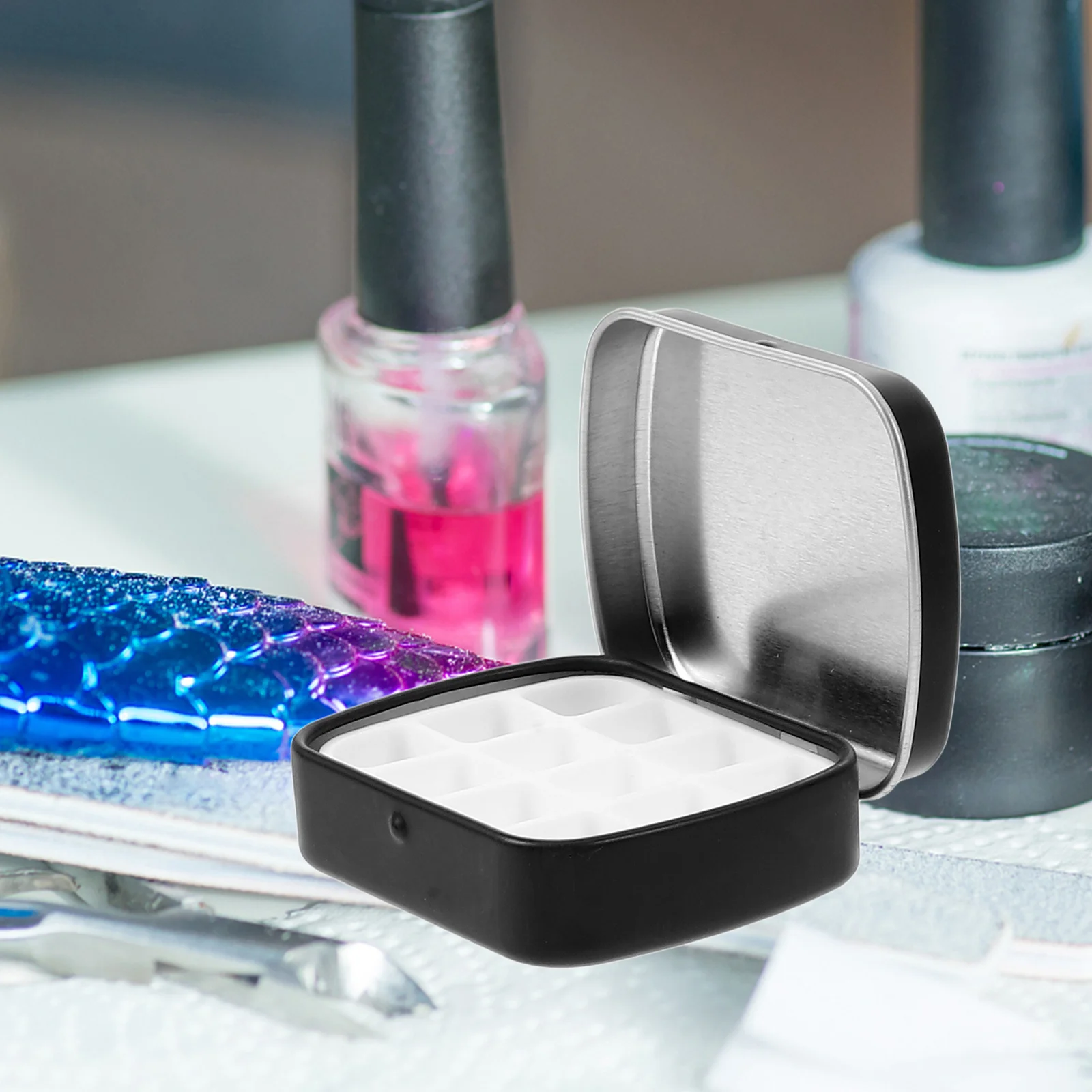 กล่องเก็บยาทาเล็บเจลขนาดเล็ก กล่องเหล็กขนาดกะทัดรัดพร้อมช่องเก็บของ อุปกรณ์ทำเล็บแบบพกพา กล่องใส่สีน้ำ