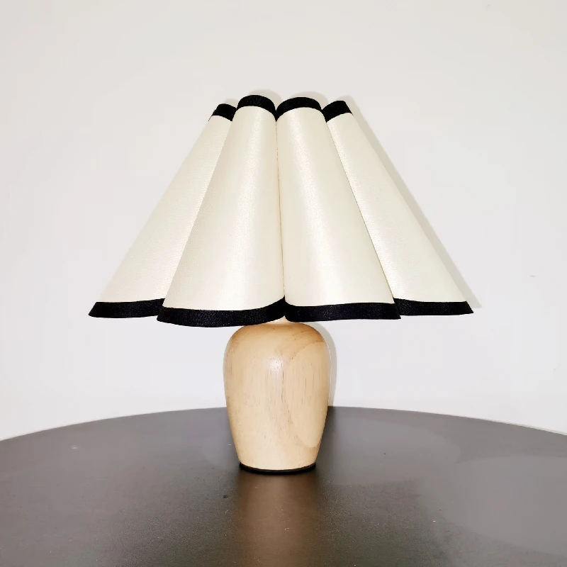 Classical Medieval Wooden Desk Lamp Nordic Korean Style Bedroom Bed Nightlight Net Pleated Decorative Japanese and Korean Solid