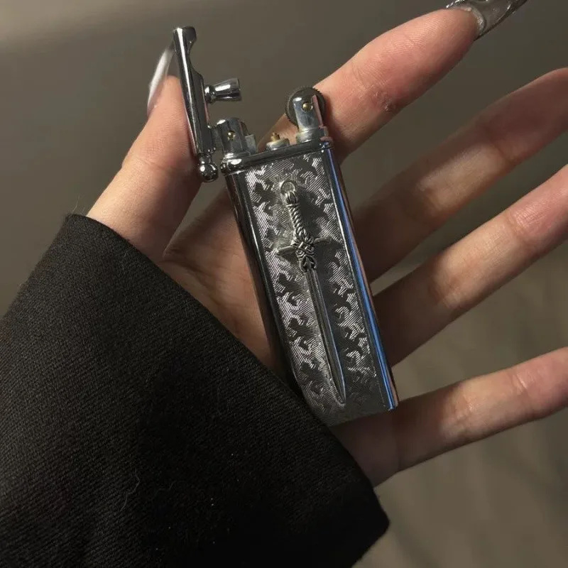 Nuovo accendino a cherosene incrociato retrò fatto a mano di fascia alta con mola in metallo e accendino portatile a fiamma aperta, regalo per fumatori