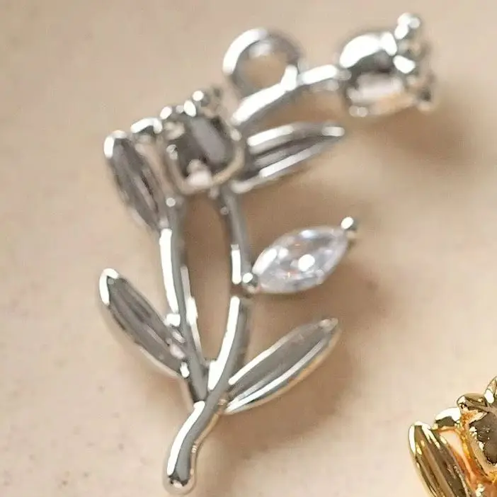 

Copper Plated Gold Lily Valley Flower Vine Man With Zircon Pendant Charms For Jewelry Making DIY Bracelet Accessories Findings