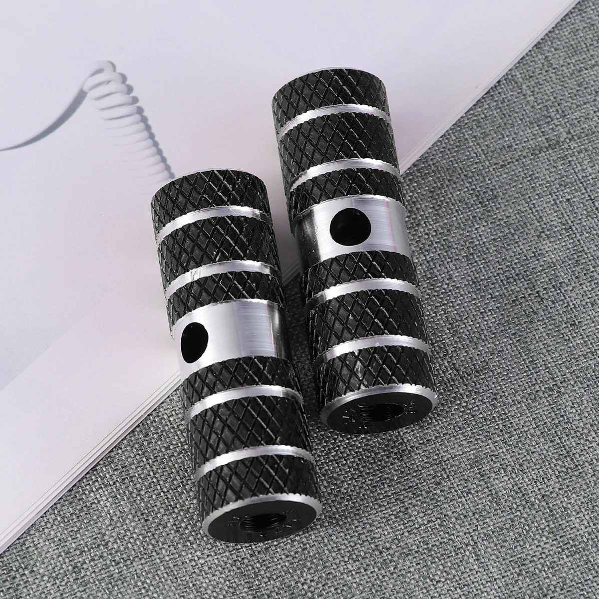 One Pair Bike Peg Pedals Aluminum Alloy Seat Axle Quick Release Easy Install for Mountain Bicycle Black 95mm 10mm