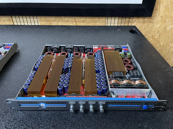 TKG 4 قناة 1800 واط DJ المهنية الصوت مكبر كهربائي ل 18 بوصة مضخم الصوت أداء المرحلة فئة d مضخم الصوت