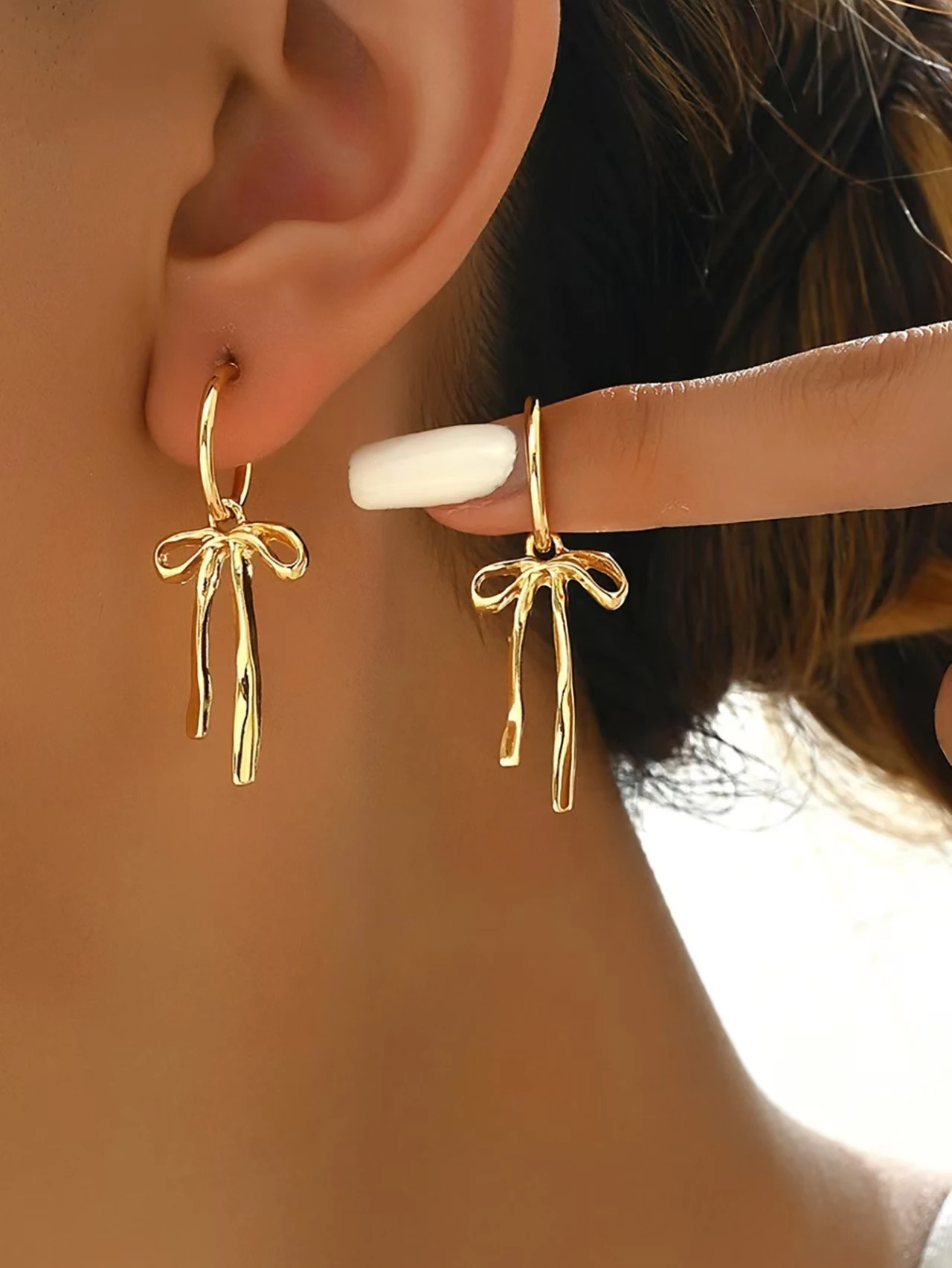 زوج من الأقراط بعقدة فيونكة - ترصيع شرابة ذهبية عتيقة وناعمة ومتعددة الاستخدامات لارتداء المجوهرات اليومية. #1