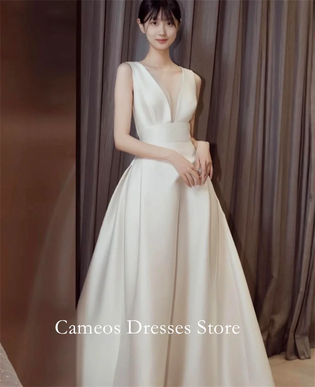 

SONDR Customized V-Neck Sleeveless Wedding Dresses Satin A-Line Backless Elegant Sweep Train Brides Gowns Women Bridal Dresses