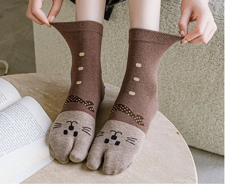 5 pares de meias femininas tabi de algodão com dois dedos, tubo médio, design de desenho animado para primavera e outono, estilo confortável de dois dedos