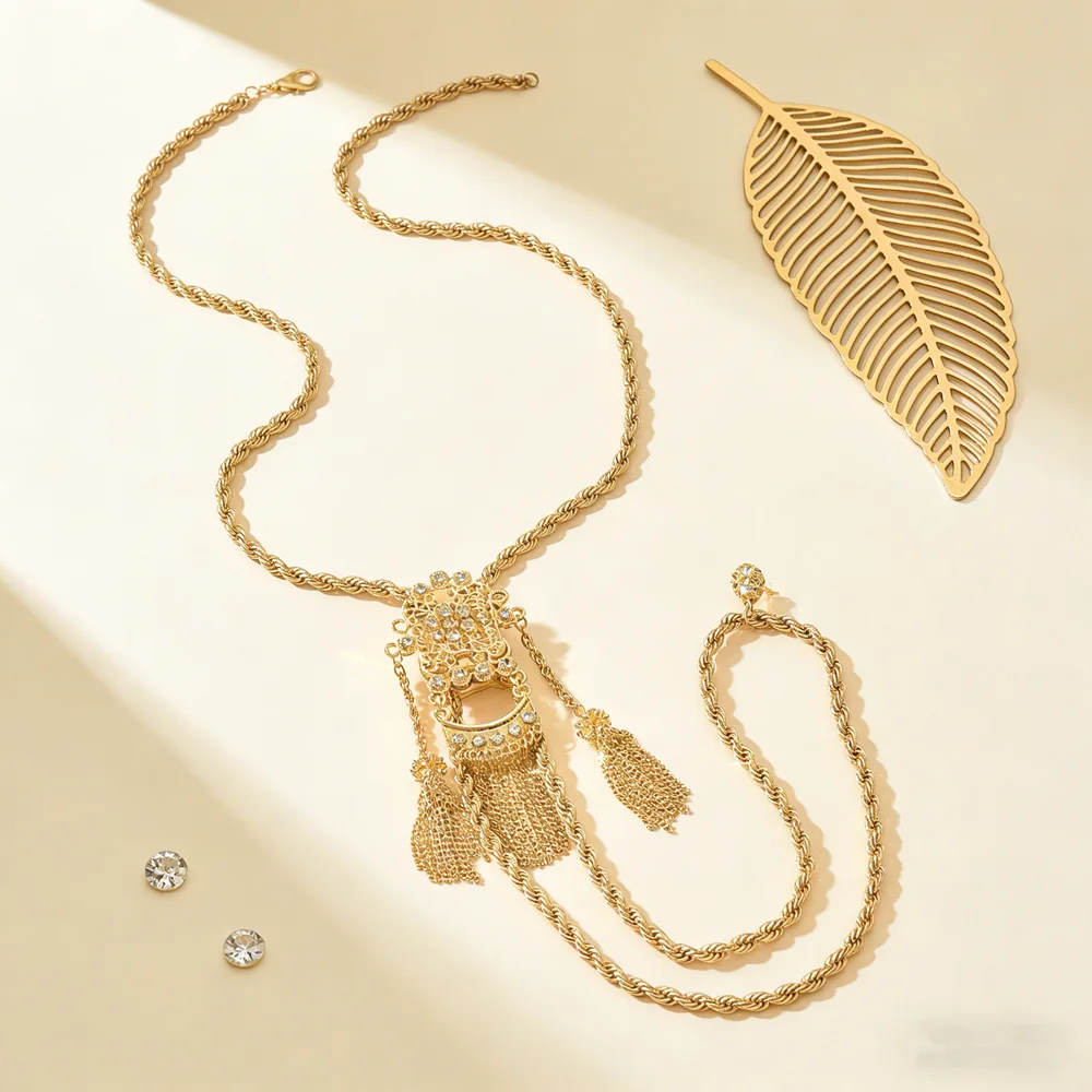 Bridal Vintage Palace-Style Necklace, Intricate Hollow Carved Inlaid Craftsmanship Luxurious Bridal Styling Essential Jewelry