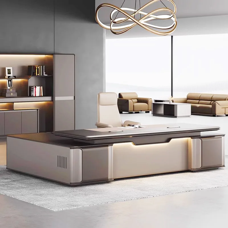 A mesa é mesas e cadeiras de escritório simples e atmosféricas, com um senso moderno de avançado. A mesa da cadeira e pr