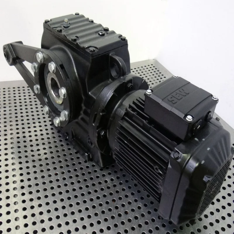 

Новый оригинальный контроллер PLC SA77/T DRN90S4 3-фазный. Двигатель 1.1кВт I=225.26 *Максимальная мощность* В наличии