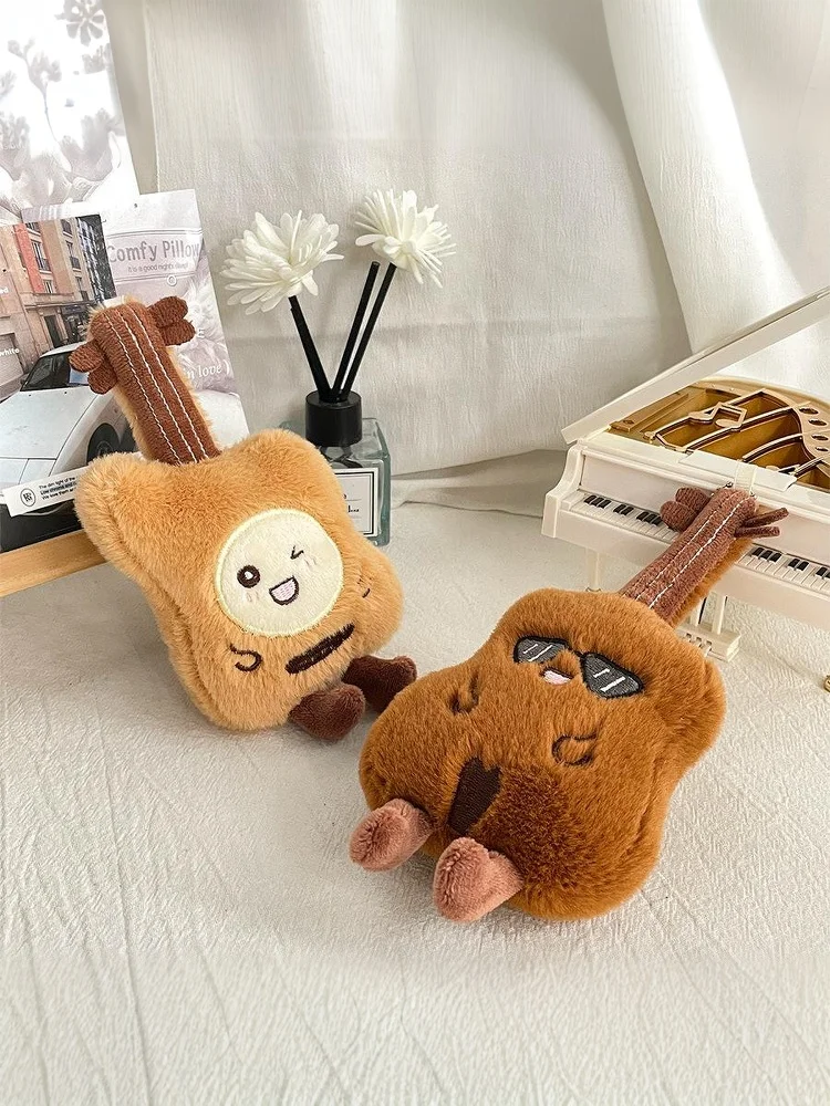 1-teiliger süßer Pipa-Gitarren-Plüschtier-Schlüsselanhänger für Mädchen, flauschig, weich, Violine, Puppe, Rucksack, Anhänger, Charms, Tasche, Dekoration, Geschenke