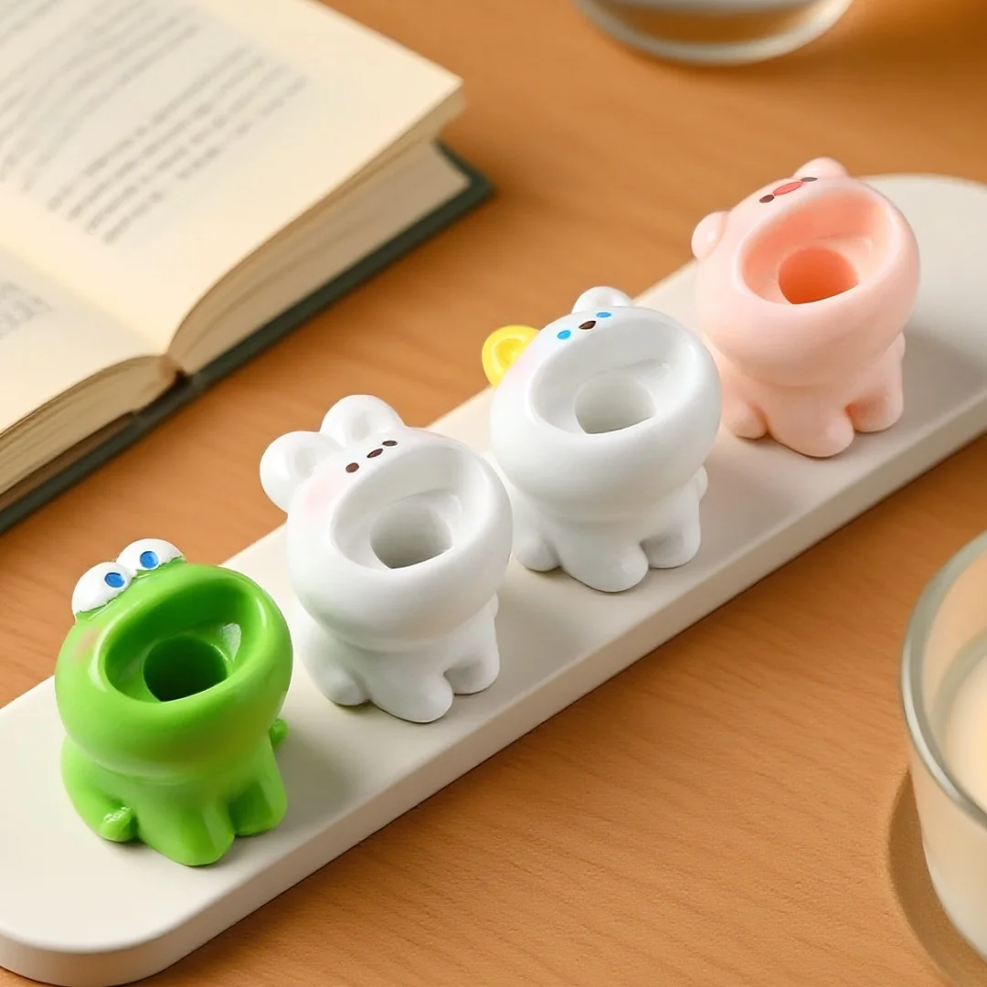 Cute Cartoon Animal Pen Holders Frog Pig Bear Resin Mini Pencil Stand Desk Organizer Decor for Office Home School Kids Gift