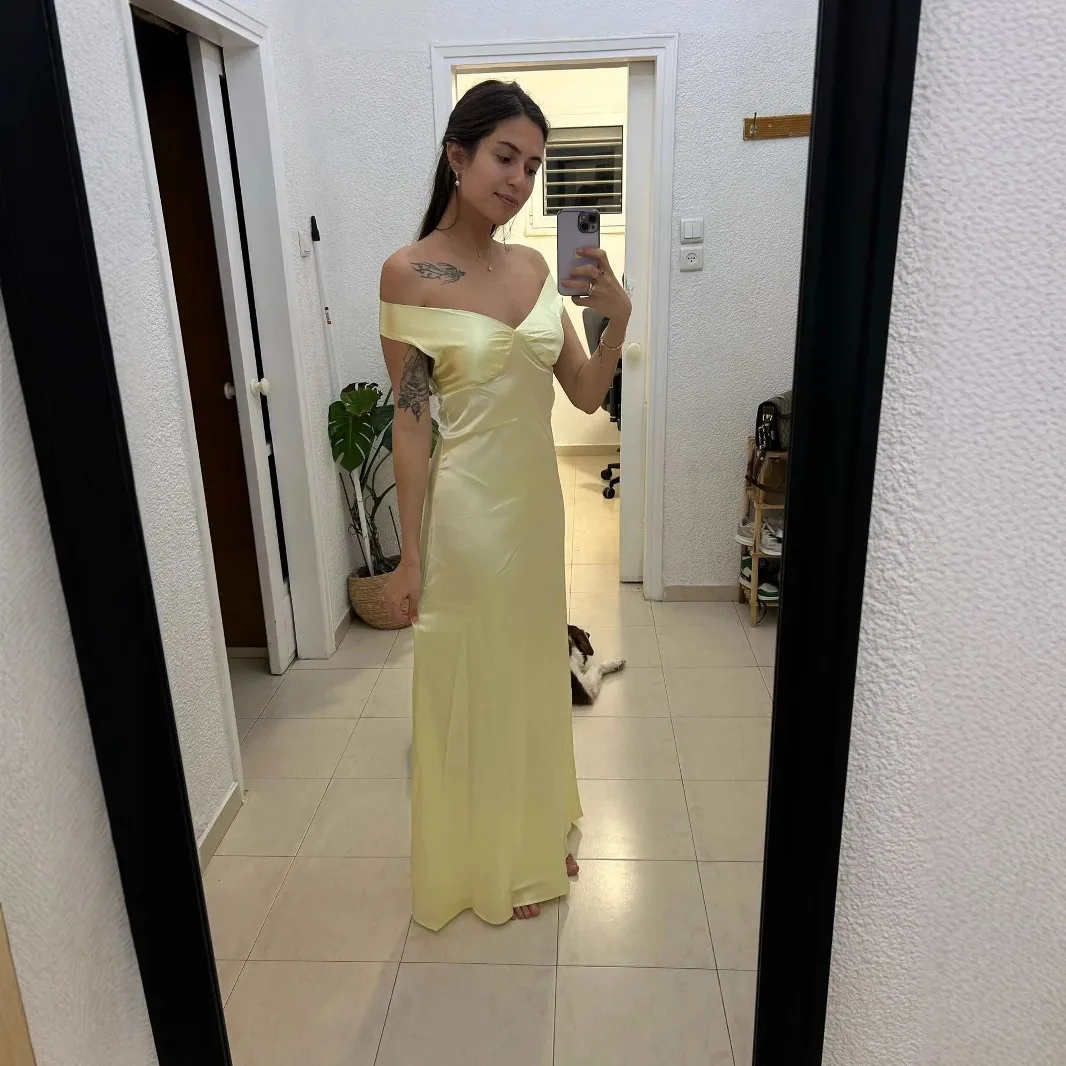 Moda sexy de uma comprimento sem alças saia longa de cetim amarelo com temperamento de fenda e vestido de noite elegante para vestido feminino