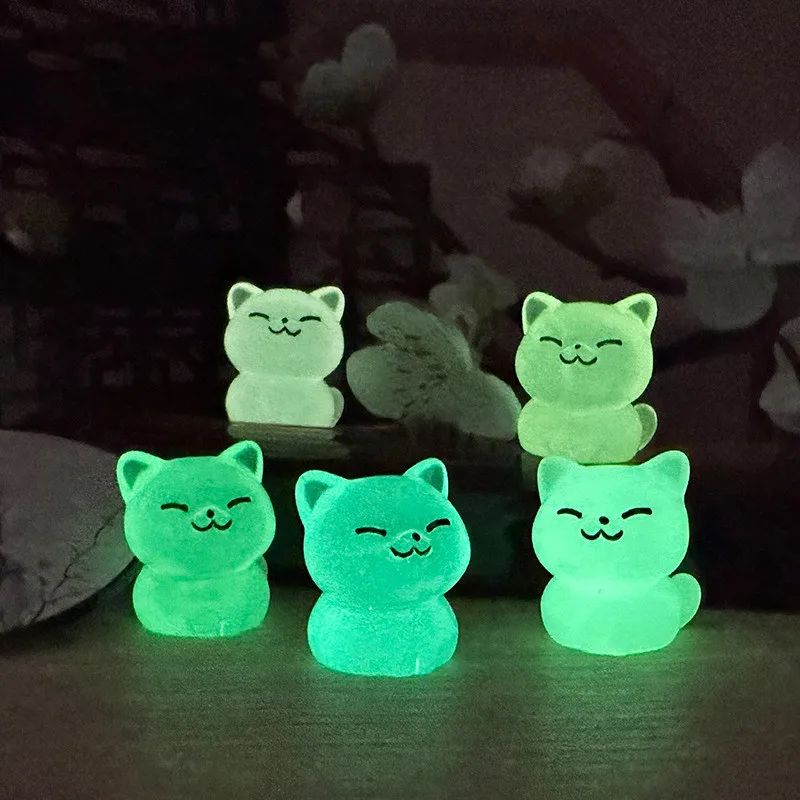 30PCS Miniature Lucky Cat Glow At Night Mini Cats The Dollhouse Accessories Luminous Cat Home Decor Desktop Decoration