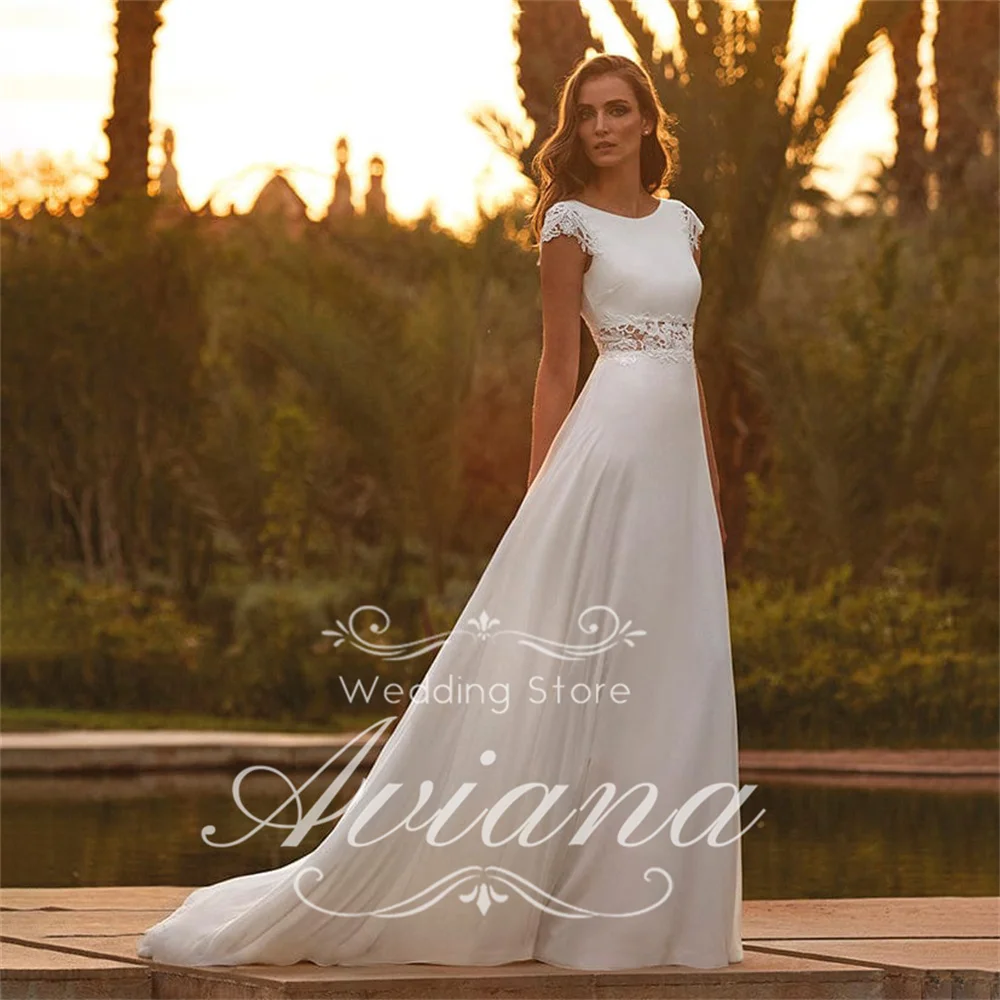 Aviana Maßgeschneidertes Brautkleid in A-Linie mit O-Ausschnitt, Spitzenapplikationen, Stickerei, Sweep-Zug, kurze Ärmel, bodenlang, rückenfrei, Morden