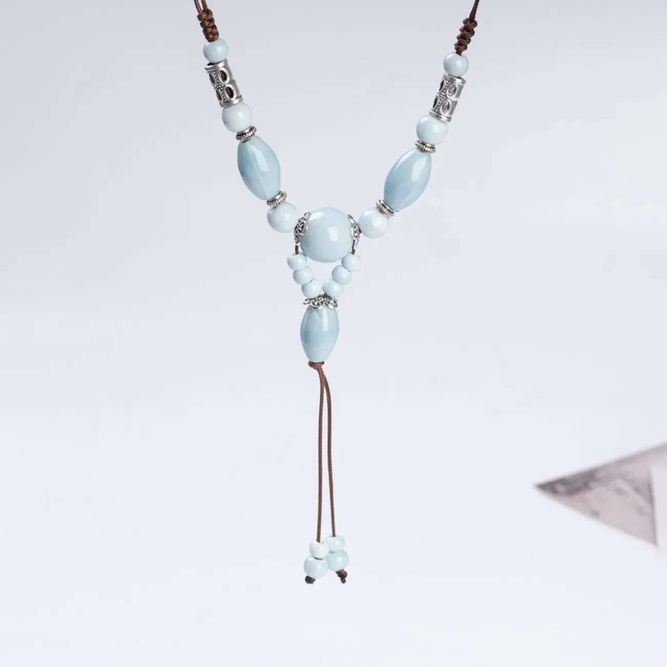 

New geometric ceramic necklace, artistic retro women's versatile fashionable simple niche design light luxury adjustable chain