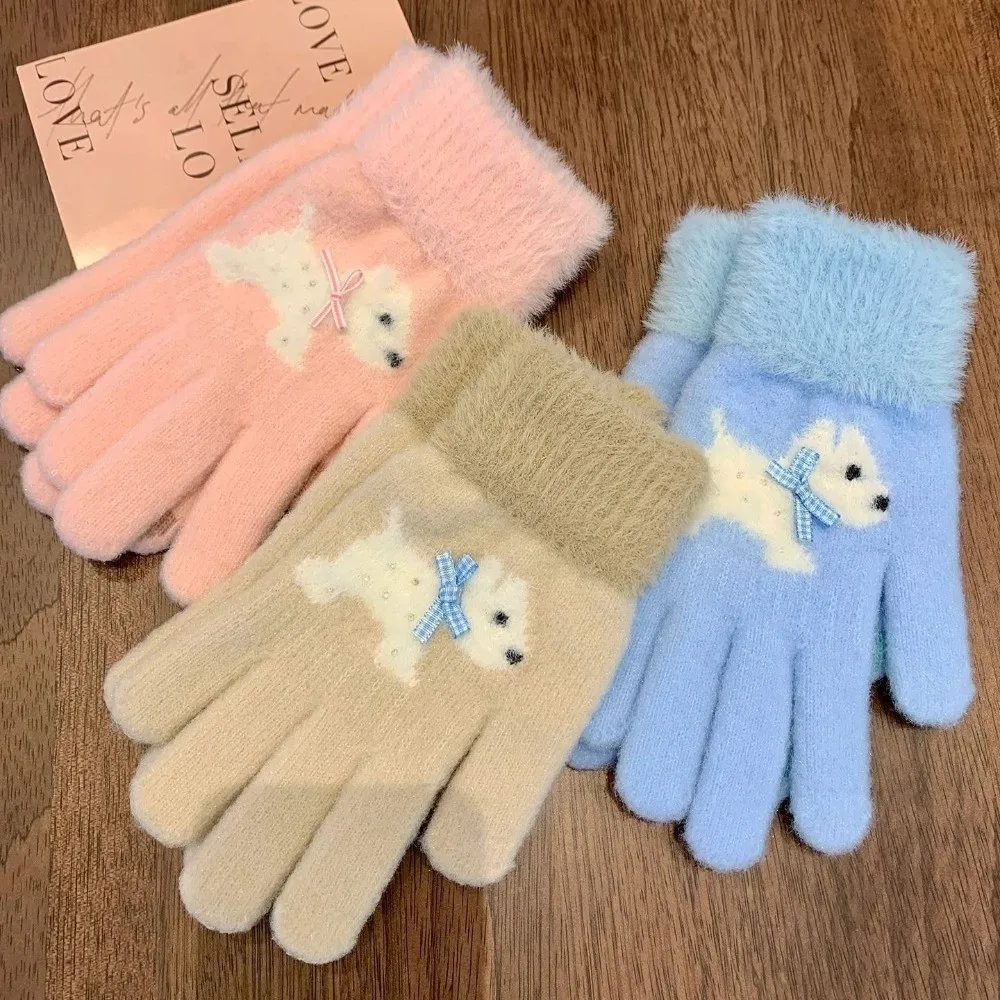 Durable Polyester Fuzzy Full Finger Gloves Cold Proof One Size Touch Screen Gloves Stretchy Windproof Gloves For Cycling