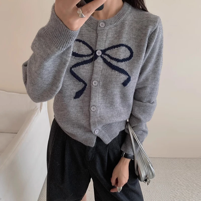 

Round Neck Bow Printed Soft Long Sleeve Knitted For Women Korean Autumn Winter Single Breasted Design Fashion Versatile Sweater