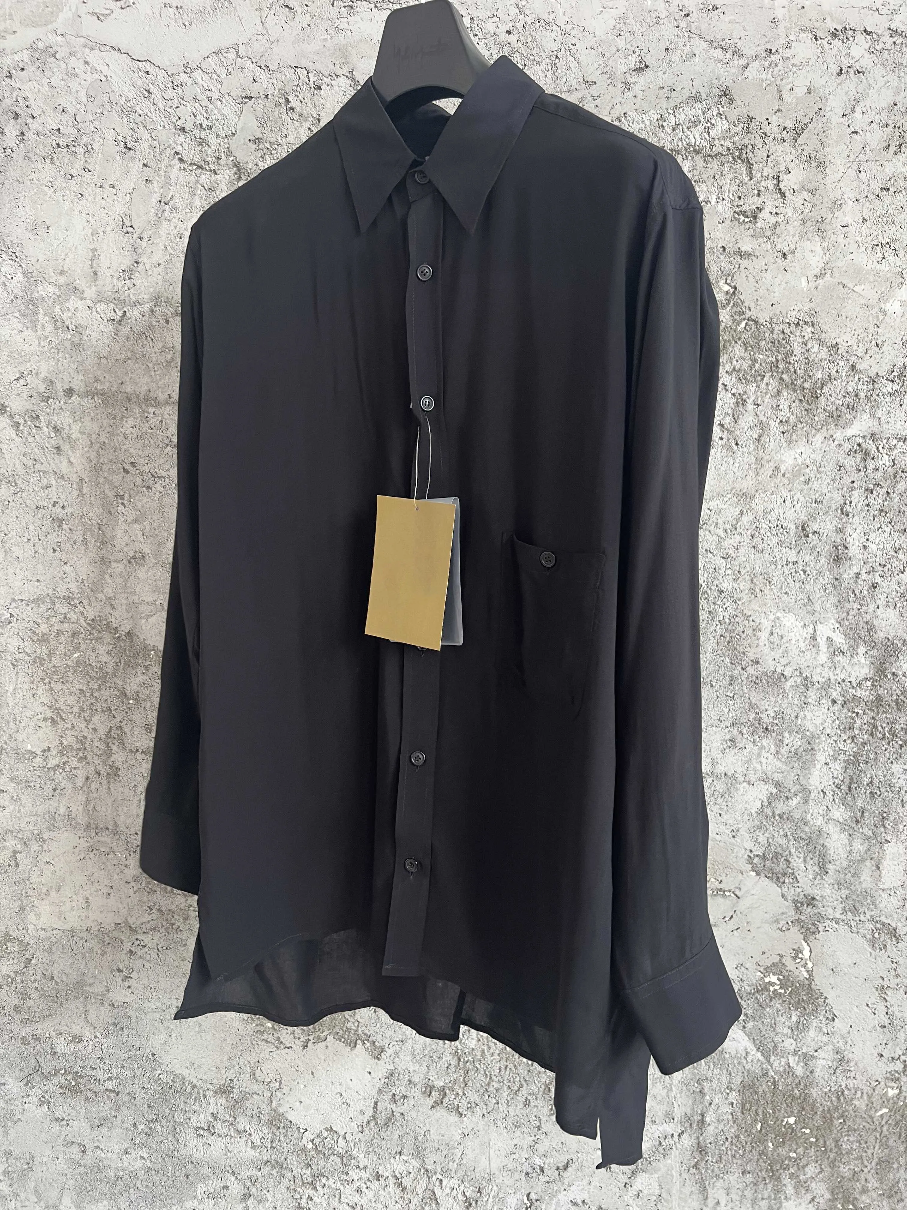 Designed black long-sleeved single-breasted mid-length shirt, versatile loose shirt top for men