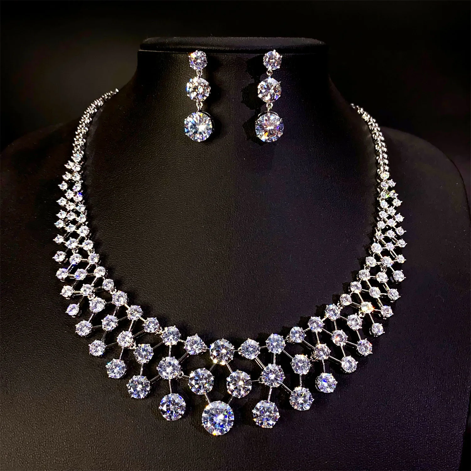 

CZ Jewelry Set with Round-Cut Necklace and Dangle Earrings Elegant Sparkling Bridal Accessories for Banquets Wedding