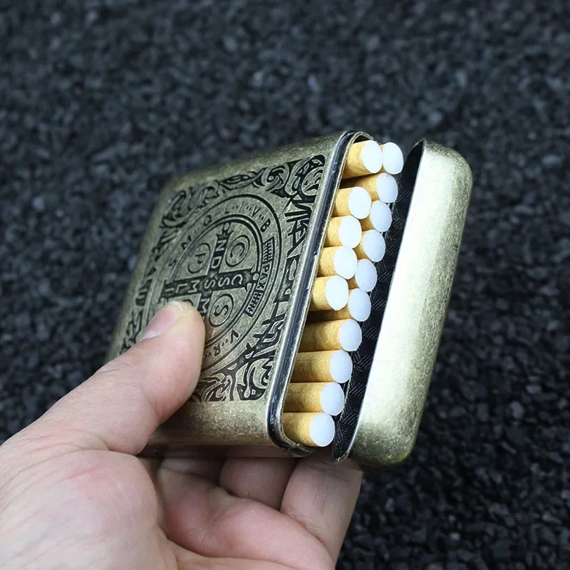 Neue kreative dreifach offene 20er-Pack gerändelte Retro-Bronze-Metall-Zigarettenklammer, personalisierte Herren-Zigarettenschachtel, verschiedene Stile