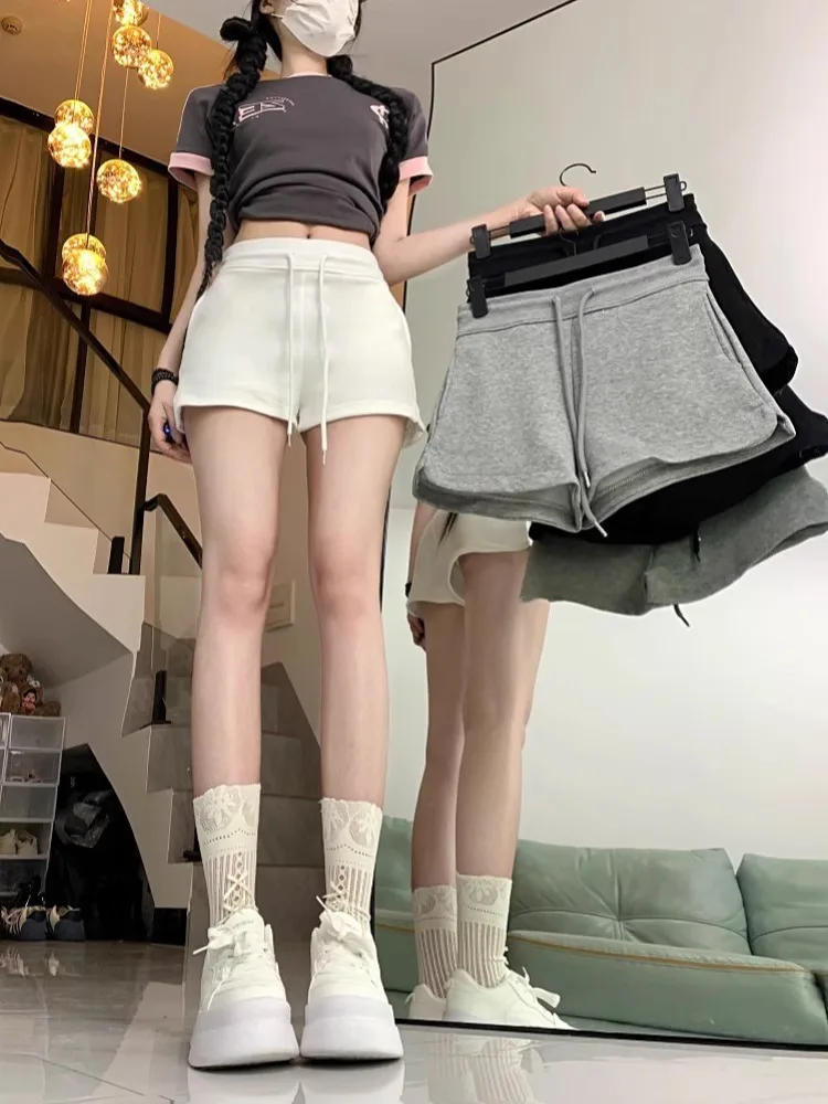 Grey sports shorts for women in summer 2025 versatile high waisted and slim casual pants