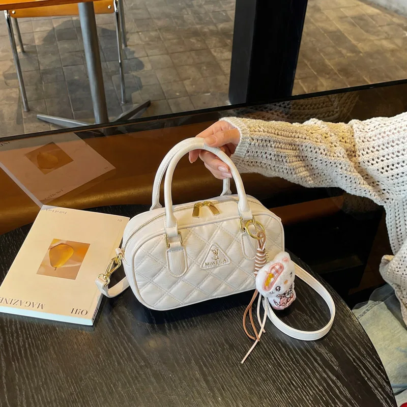 2026 New Women's Embroidered Diamond Pattern Handbag Small round Crossbody Shoulder Bag Stylish Ladies Purse Trendy Women's Clut