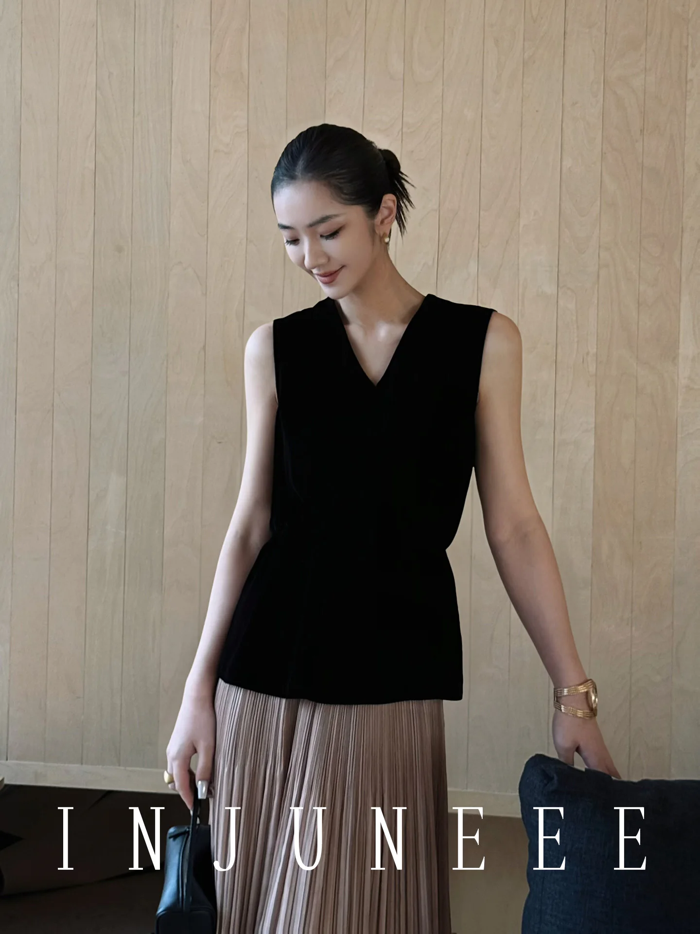 

Silk Velvet Vest Women's Summer Outerwear High-End Feeling Silk Black Sleeveless Top V-neck Straight-cut Regular-length