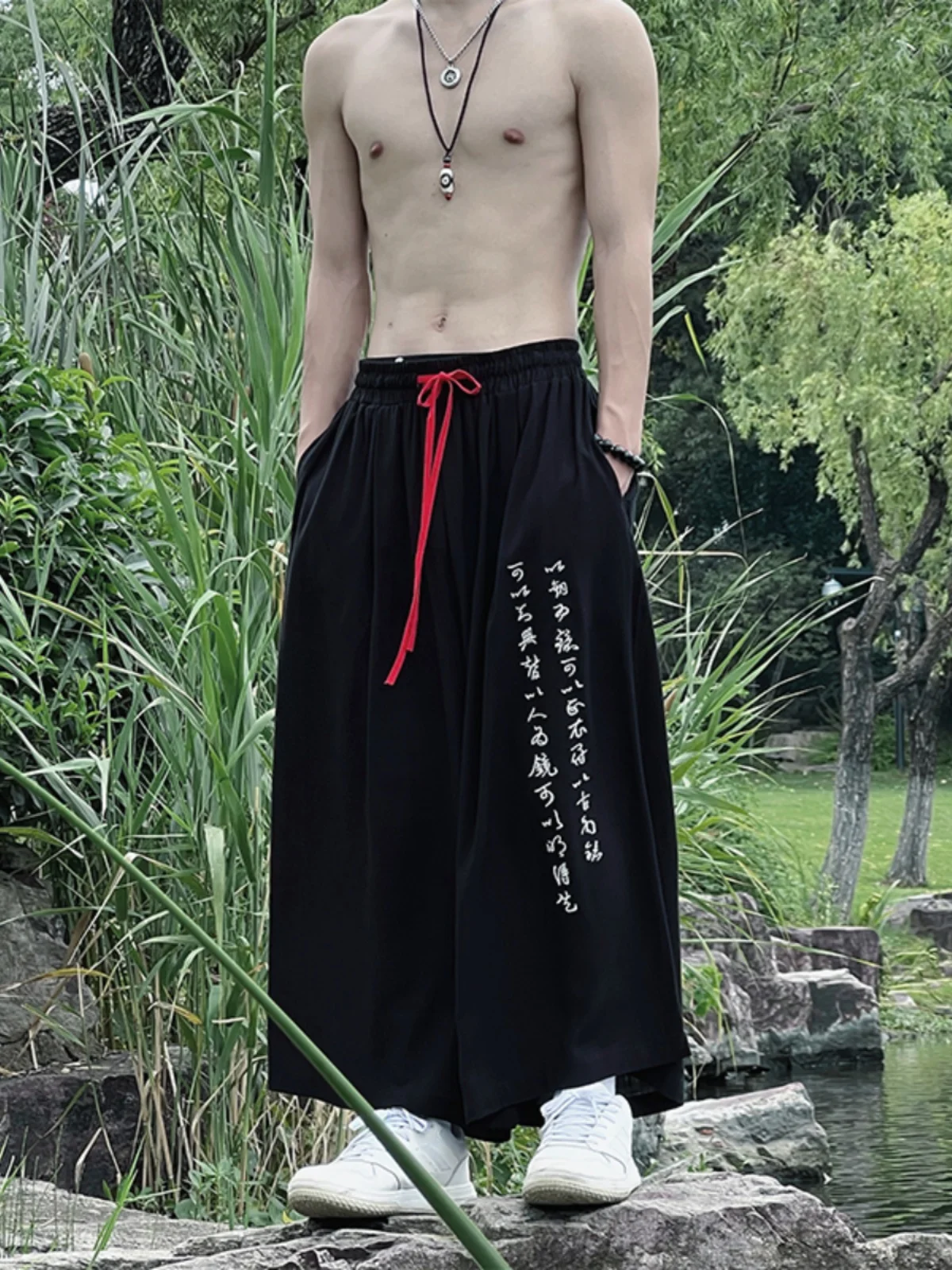 

Новые китайские мужские летние тонкие быстросохнущие брюки из ледяного шелка с широкими штанинами, модные ретро-брюки длиной 7/8, повседневные брюки, стильные и удобные.