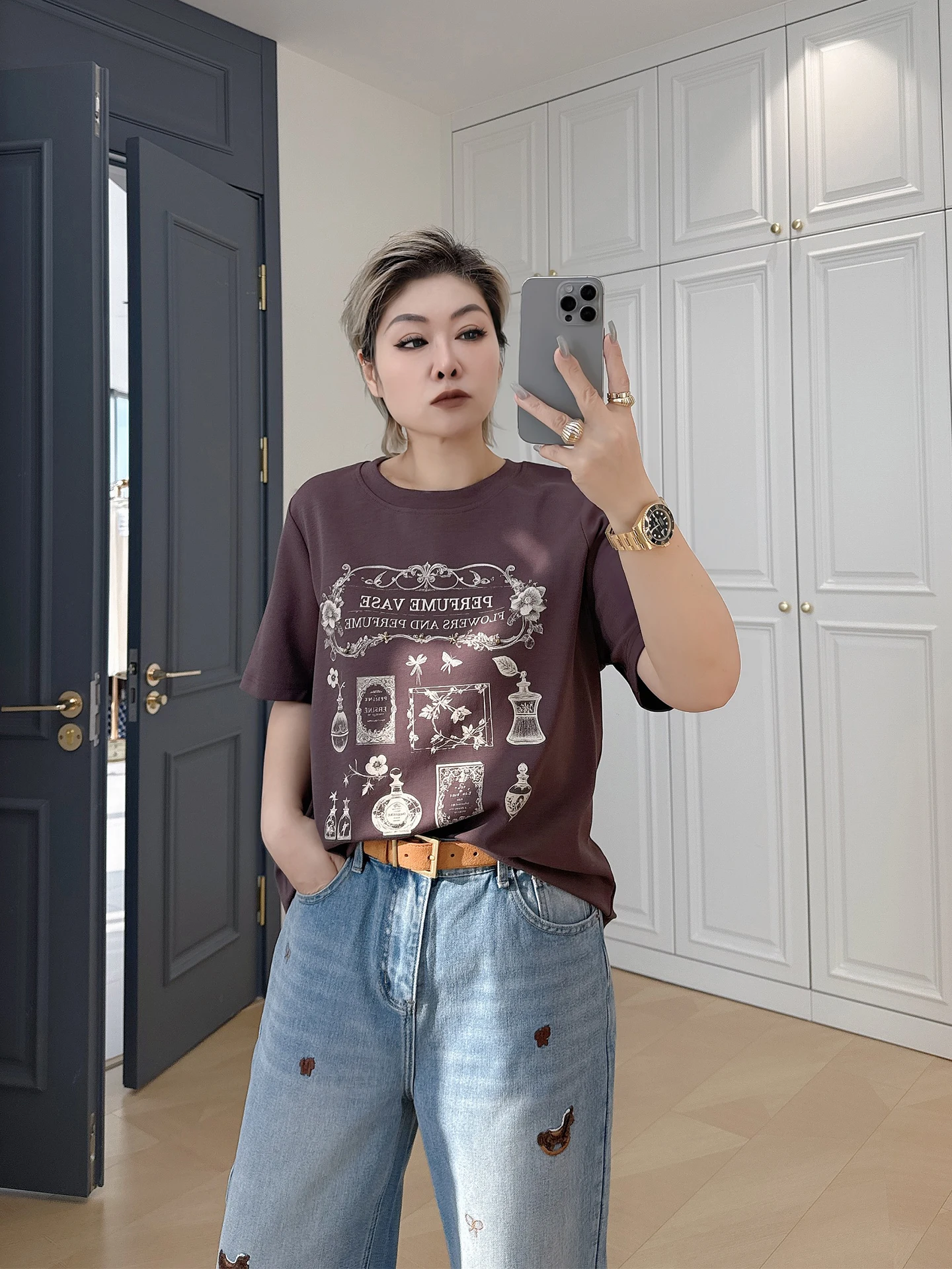 

Женская футболка больших размеров с винтажным принтом, свободного кроя, скрывающая недостатки фигуры, стройнящая, универсальная, модная, для весны, до 90 кг