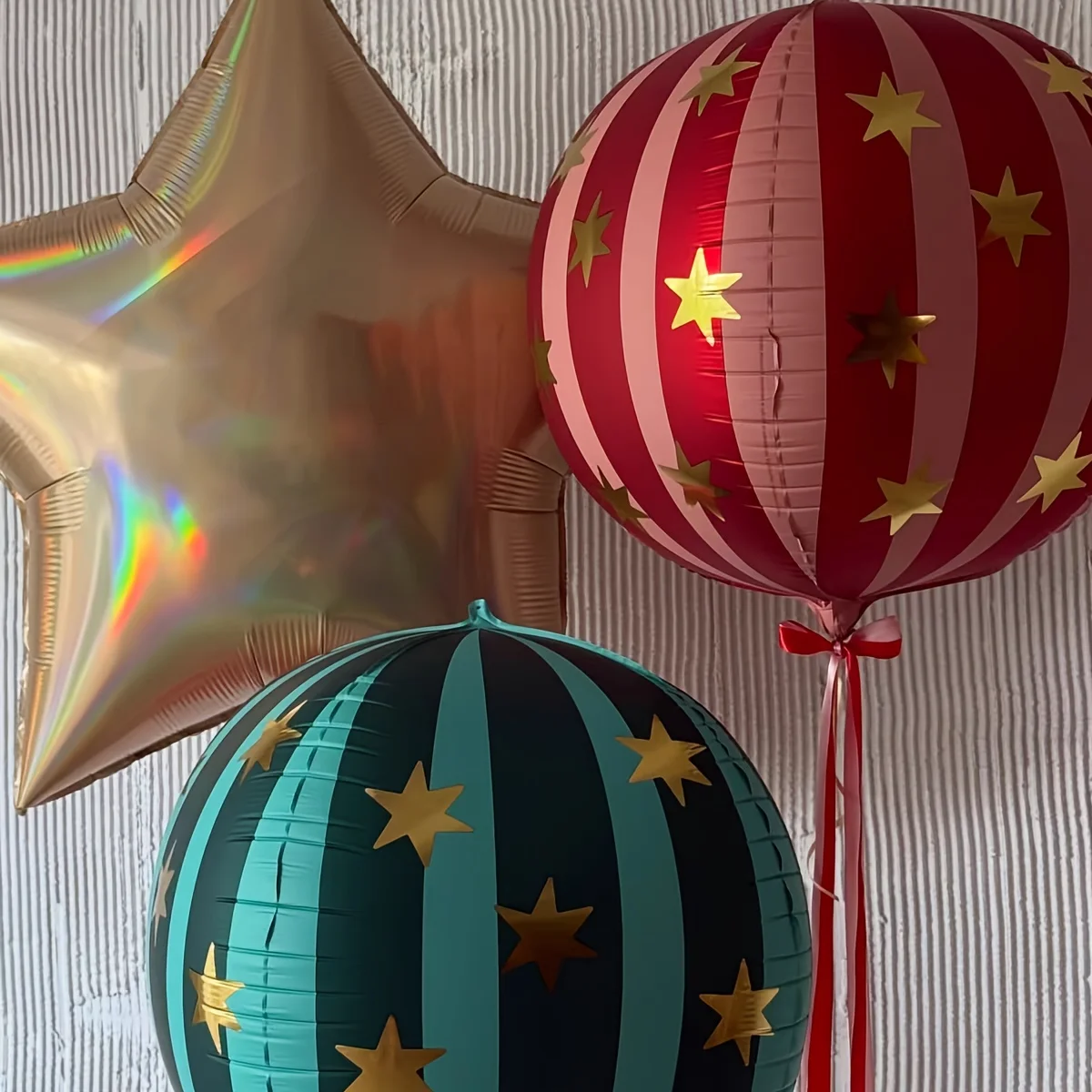 Globo de película de aluminio con estrella rayada 4D de 22 pulgadas, 2 uds., con esferas rojas y verdes que puede flotar en el aire para Navidad y cumpleaños