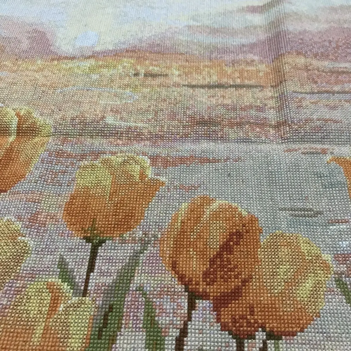 [finished product] Hand embroidered cross stitch, finished product, tulip embroidered with plants, 47 * 65 cm