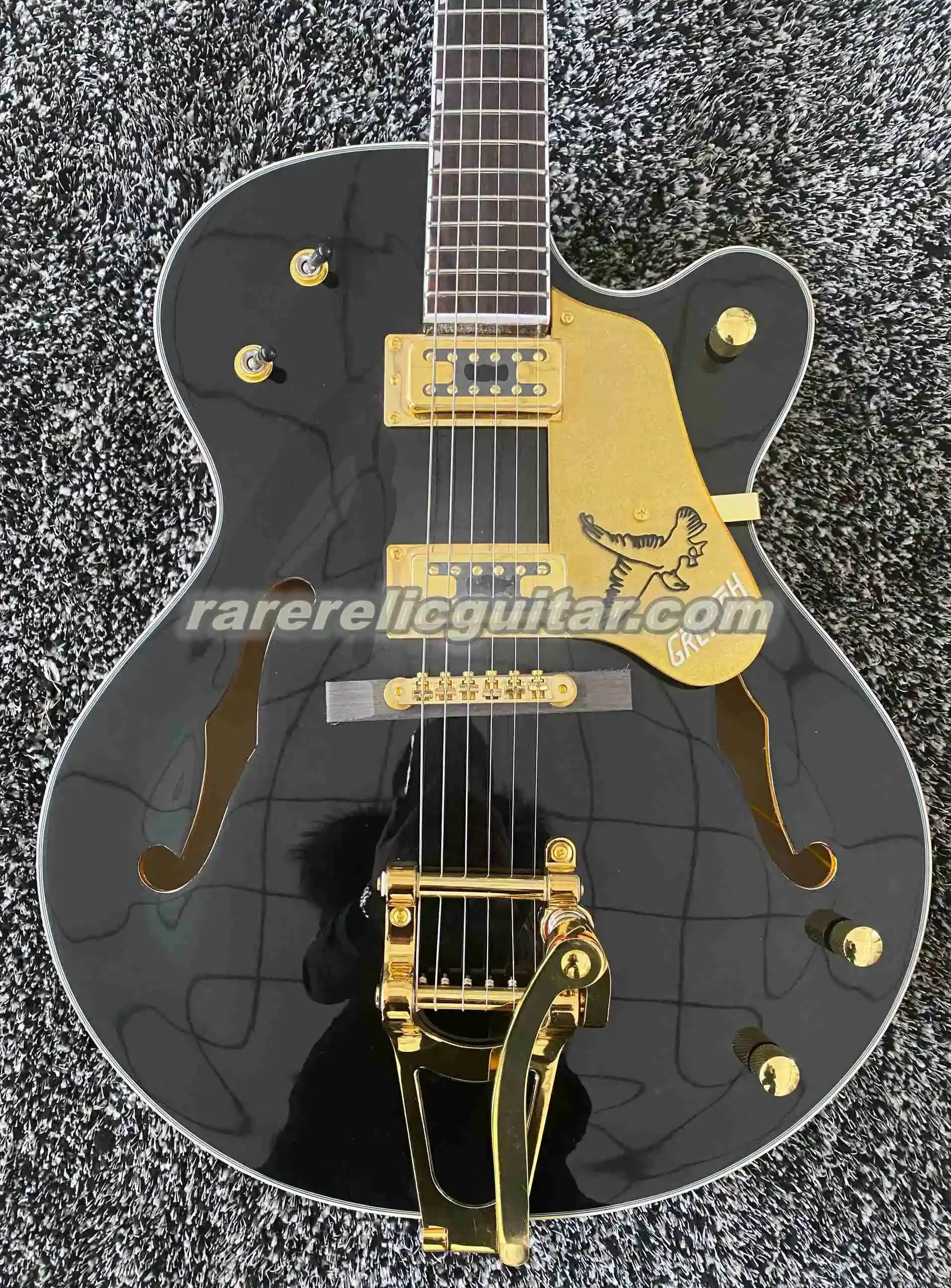 Hot Sale Single Cutaway Black Falcon Hollow Body Electric Guitar Imperial Tuners Gold Sparkle Binding Double F Hole Bigs Tremolo