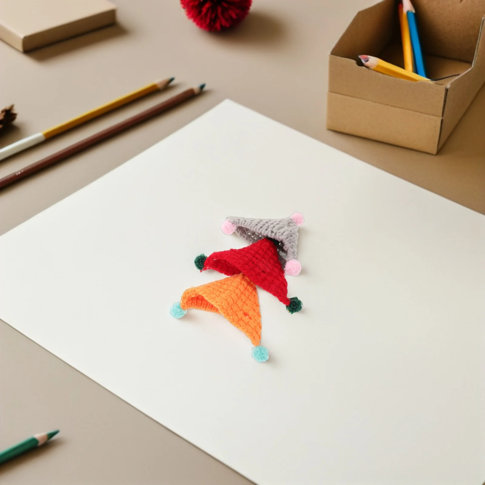 Mini chapeaux au Crochet en fil de laine douce, 12 pièces, forme triangulaire Adorable pour l'artisanat de bricolage, activités Parent-enfant, décor de salle Festive