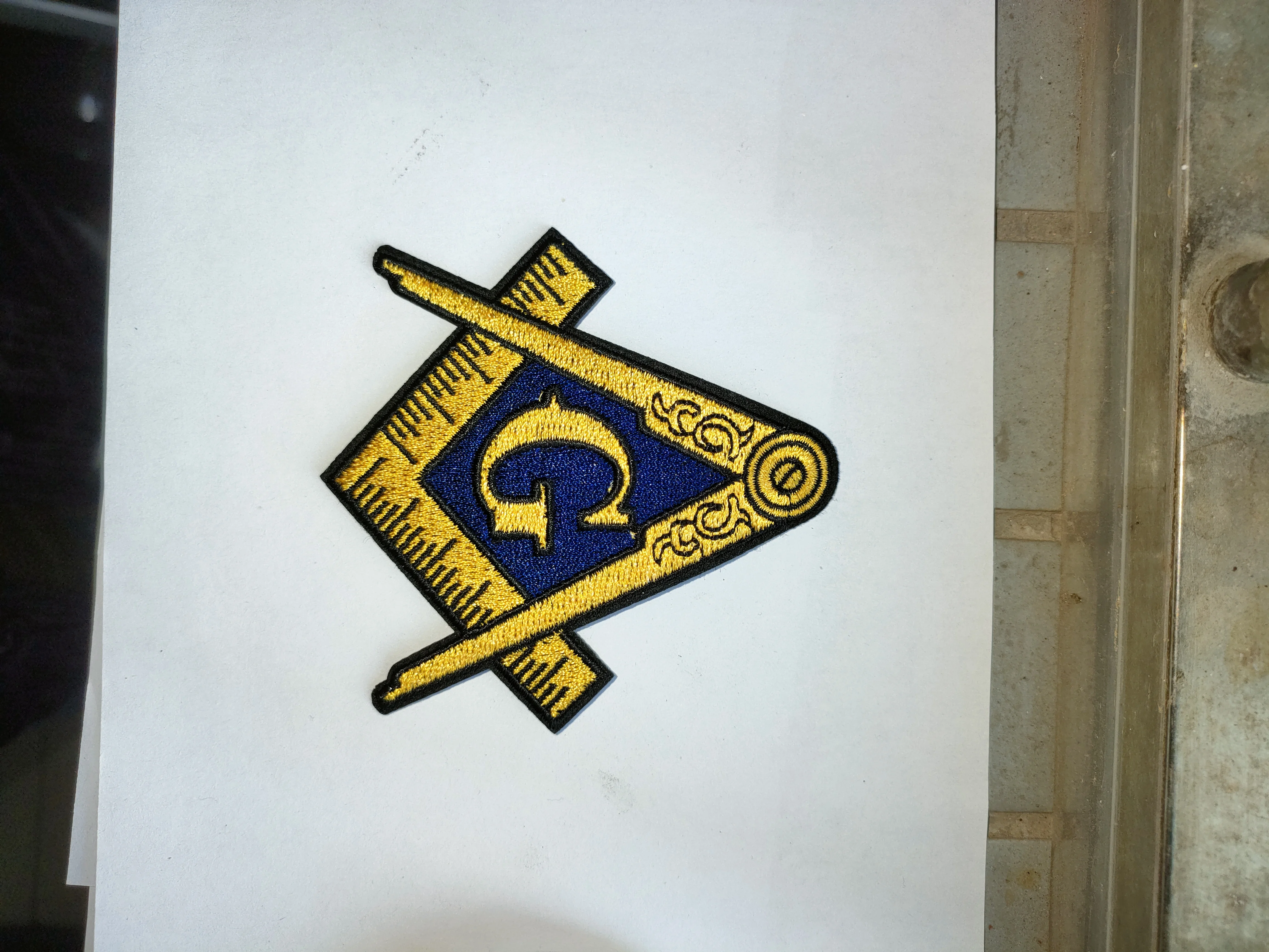 

1x MASONIC EMBROIDERED iron on PATCH Applique ~ FREEMASON SQUARE COMPASS MASON EMBLEM (≈ 8.5*7.5 cm)