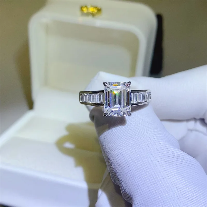 Firm Inlay Craft Luxury Emerald Cut Ring For Women 3ct Moissanite PT950 Platinum Reinforced setting, durable and anti-loose