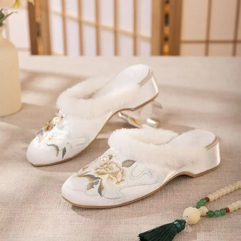 Pantoufles en coton brodées à talons bas pour femmes, style ethnique, semelle souple, coordonnantes, peluche, chaudes, pointues, Parker, extérieur, hiver, 2024