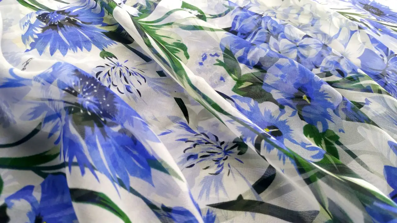 Printed Blue Flowers White Porcelain Pattern 100% Mulberry Silk Fabric Soft tulle fabrics Fashion Ladies Dress Shirt Minky Scarf